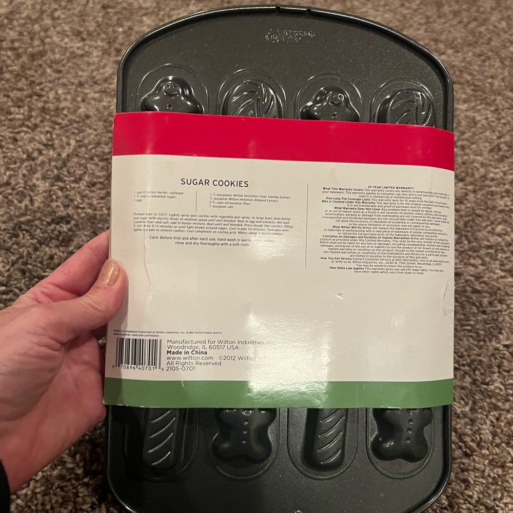 Wilton 3 new in pkg., cavity cookie pan, 6 mini & 2 large cookie cutters. - Picture 6 of 11